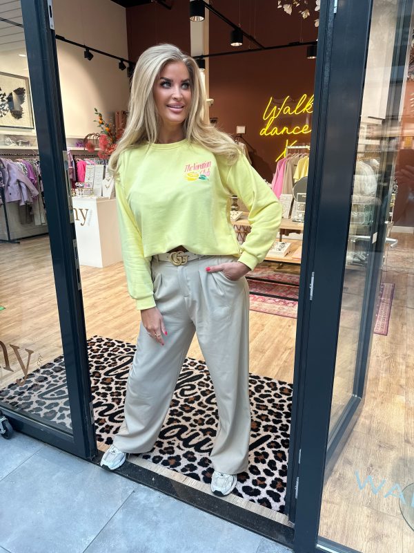 Sweater vacation club geel
