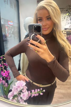 Body met col bruin